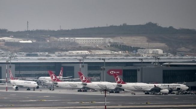 Sejumlah pesawat Turkish Airlines berjejer di bandara Istanbul, Turki. [AFP]