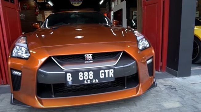 Nissan GTR R35 (Youtube-Taulany TV)