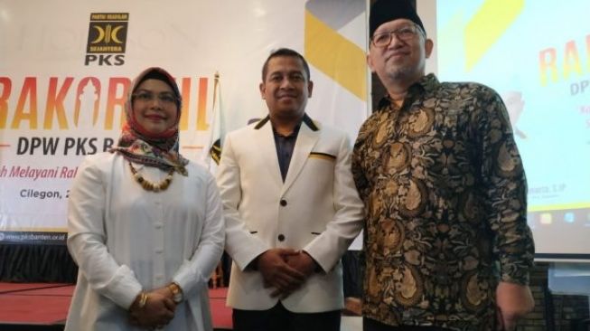 Siti Nur Azizah, Budi Prayogo, dan Ruhamaben. [Istimewa/Bantennews.co.id]