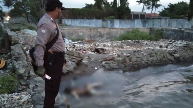 Geger! Jasad Lelaki Telanjang Ditemukan di Pantai Tanjung Pasir Tangerang