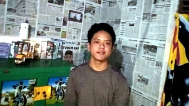 Cerita Ghalih Rizky, Viral karena Dekorasi Dinding Kamar dengan Koran Bekas