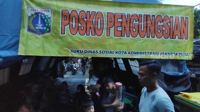 Penampakan posko pengungsi korban kebakaran di Pegangsaan, Menteng, Jakpus. (Suara.com/Bagaskara).