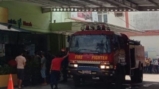 Kebakaran Hanguskan Restoran Cepat Saji Di Jalan Kapten Muslim