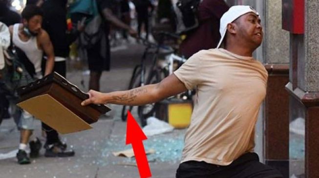 Viral Demonstran di Amerika Bertato Peta Indonesia Ternyata Begini Faktanya