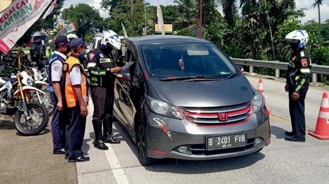 Antisipasi Balik ke Ibu Kota, Polresta Banyumas Sisir Mobil Travel Gelap