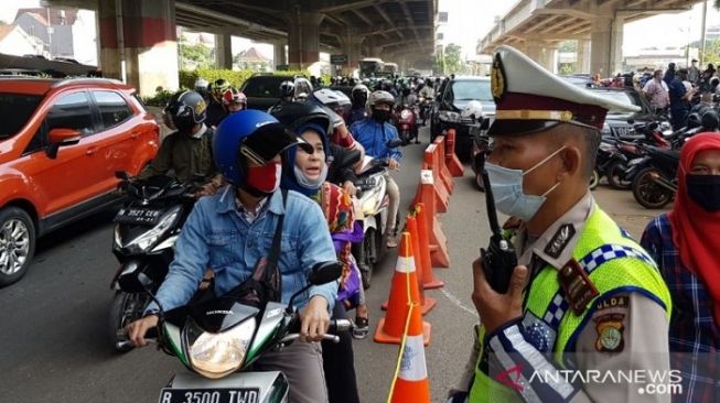 Buntut Warga Membludak di Satpas Jaktim, Polisi Buka SIM Keliling di TMII