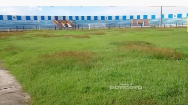 Stadion Persela Lamongan Tak Terawat, Lapangannya Dipenuhi Rumput Liar