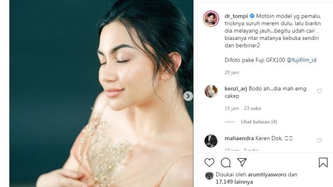 Ariel Tatum saat menjadi model Tompi [Instagram/@dr_tompi]