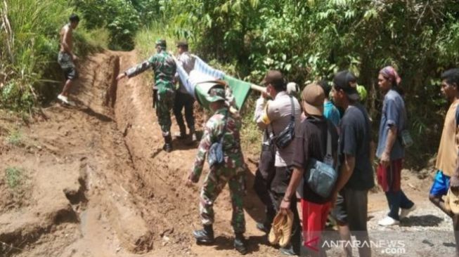 Tertimpa Longsor, Enam Penambang Emas Tradisional Meninggal