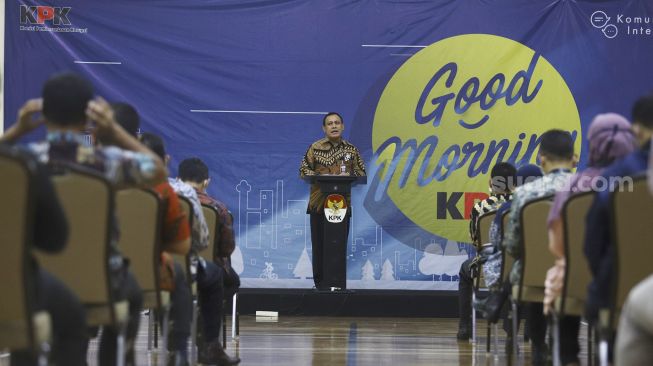 Ketua Komisi Pemberantasan Korupsi (KPK) Firli Bahuri memberikan sambutan sebelum melakukan rapid test di Gedung Komisi Pemberantasan Korupsi (KPK), Rasuna Said, Jakarta, Kamis (4/6). [Suara.com/Angga Budhiyanto]