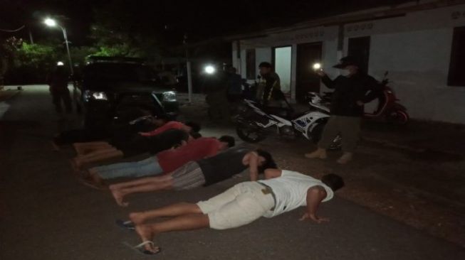 Pesta Arak, 7 Remaja Digrebek Camat Beserta Satpol-PP Kecamatan Koba