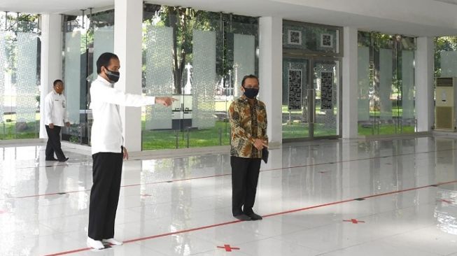 Masjid Mulai Dibuka di Masa Transisi, Jokowi Gelar Salat Jumat di Istana