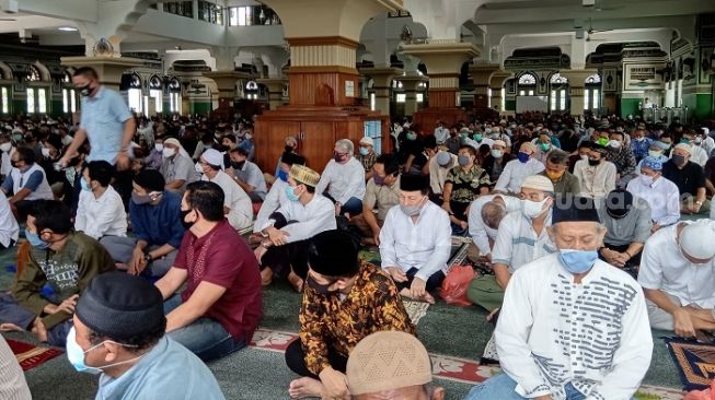 Dihadiri JK, Salat Jumat 'Masa Transisi' di Masjid Al Azhar Penuh Jemaah