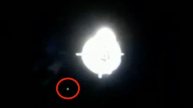 Penampakan UFO saat peluncuran SpaceX. [Etdatabase]