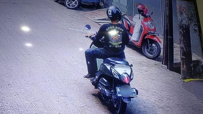 Pemotor Berkaos Komunitas Ojol Nekat Mencuri Sekarung Paket, Bikin Resah