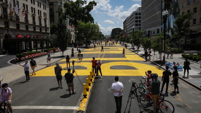 Edan! Mural Raksasa Black Lives Matter di Dekat Gedung Putih