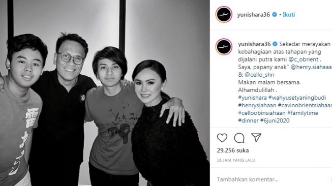 Unggahan Yuni Shara bareng mantan suami dan anaknya [Instagram/@yunishara36]