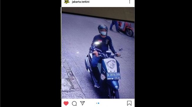 Viral! Pencuri Gasak Sekarung Paket Bawaan Kurir di Gambir