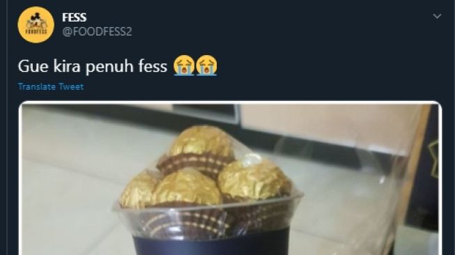 Disangka Penuh, Cokelat di Dalam Gelas Ini Berakhir Bikin Warganet Kesal. (Twitter/@FOODFESS2)