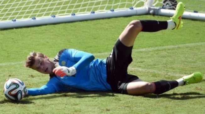 Kiper Klub Liga Jepang Mitchell Langerak Dinyatakan Positif Virus Corona