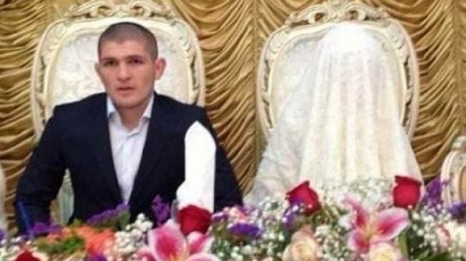 Petinju Cantik Positif Covid-19, Khabib Dijodohkan