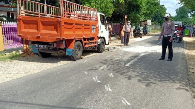 Jalanan Jakarta Rusak, Pemotor Oleng, Kepala Terlindas Truk di Cengkareng