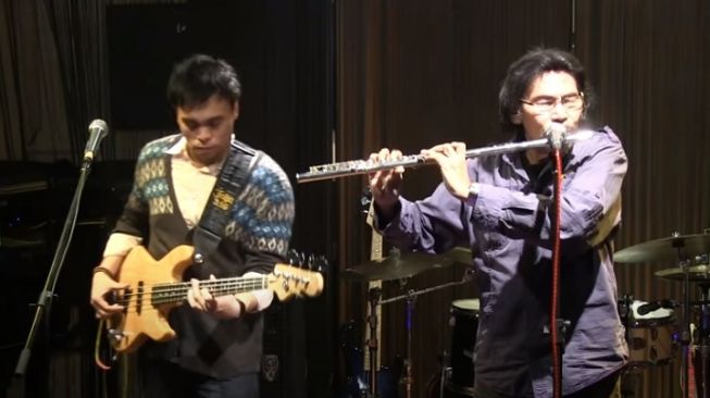 Benny Likumahuwa dan Barry Likumahuwa [Youtube/MostlyJazzJKT]