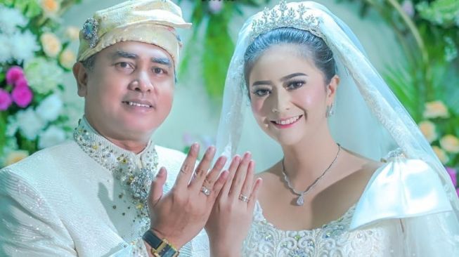 Qory Sandioriva dengan suami baru, Shah Rei [Photo Talk/Instagram]