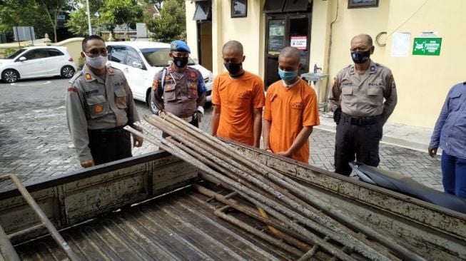 Kelabui Satpam Proyek, 2 Pria di Sleman Curi Besi Perancah