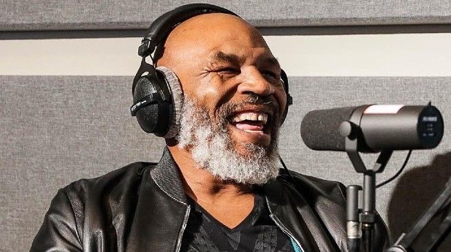 Mike Tyson saat berbincang dalam sebuah podcast. [Instagram@miketyson]