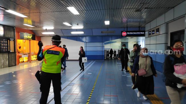 Penumpang Sempat Membludak, Begini Situasi di Stasiun Juanda Sore Ini