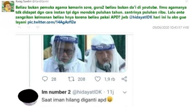 Warganet nyinyiri foto kyai mengenakan APD. (Twitter)