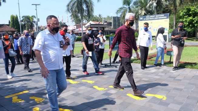 Gubernur Jateng, Ganjar Pranowo, menghadiri simulasi protokol kesehatan Candi Borobudur, Jateng, Rabu (10/6/2020). (Dok : Pemprov Jateng)