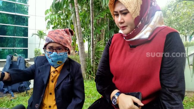 Daus Mini bersama istri, Selvia Hana Wijaya [Evi Ariska/Suara.com]