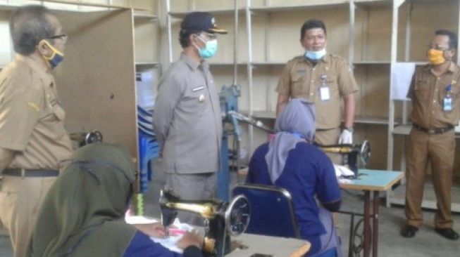 Masa New Normal, Bupati Pasaman Tinjau BLK Lubuk Sikaping