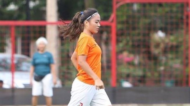 Cantik Banget, Begini Potret Bek Persija Putri Anggita saat Pakai Hijab