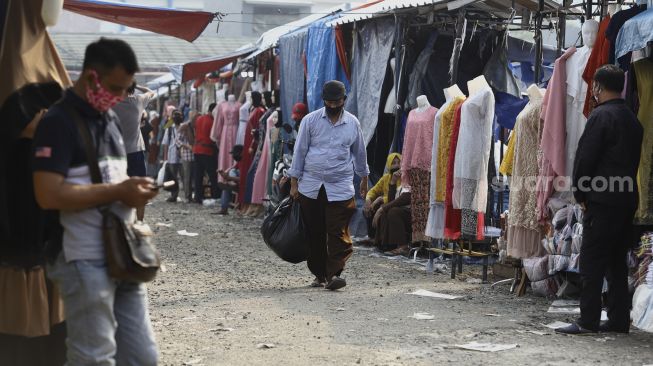 Aktivitas perdagangan di Pasar Tasik, Jakarta, Kamis (11/6). [Suara.com/Angga Budhiyanto]