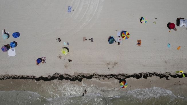 Foto udara suasana pantai di Miami Beach, Florida, Amerika Serikat pada 10 Juni 2020. [Foto/Anadolu Agency]