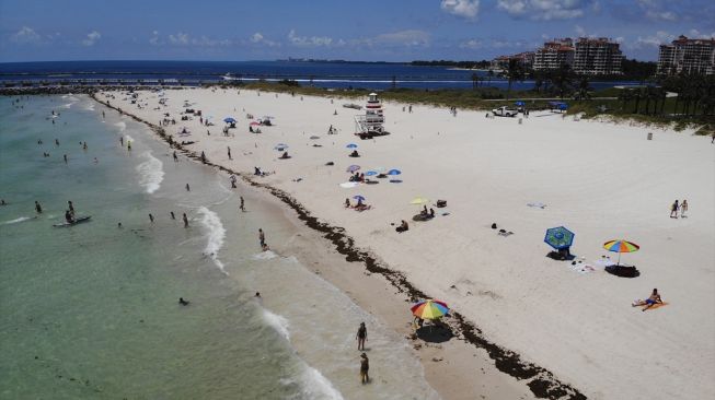 Foto udara suasana pantai di Miami Beach, Florida, Amerika Serikat pada 10 Juni 2020. [Foto/Anadolu Agency]