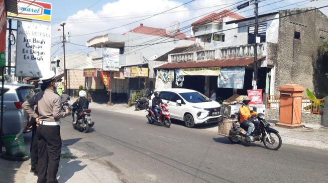 Pemotor Tewas karena Benang Layangan, Saksi: Korban Berusaha Melepasnya