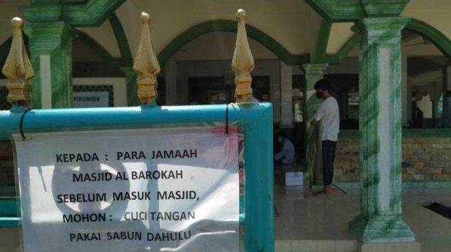 Terapkan Protokoler Kesehatan, Warga Kabupaten Bogor Laksanakan Salat Jumat