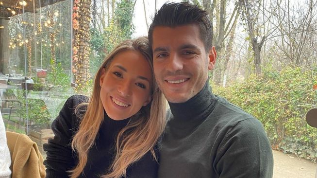 Romantis Banget, Alvaro Morata Pamerkan Adegan Mesra dengan Istri di Kamar