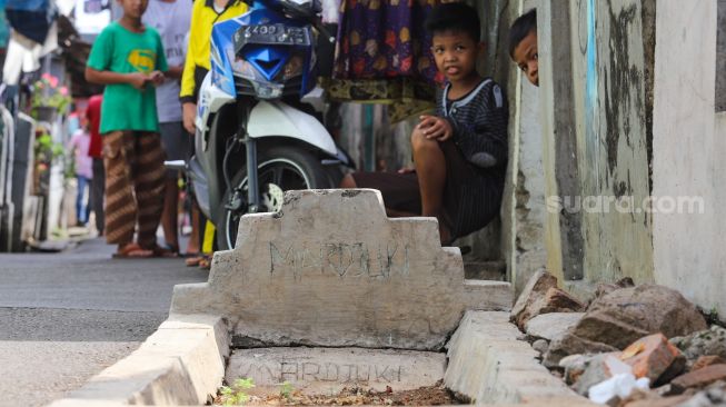 Cerita dari Cicit soal Kisah Kuburan Tua di Pinggir Gang Pisangan Timur