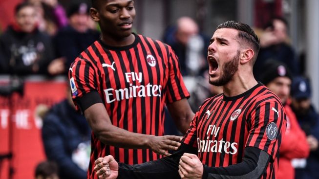 Terciduk Ciuman di Atas Kapal, Bintang AC Milan Ini Kencani Mantan Sergio Aguero?