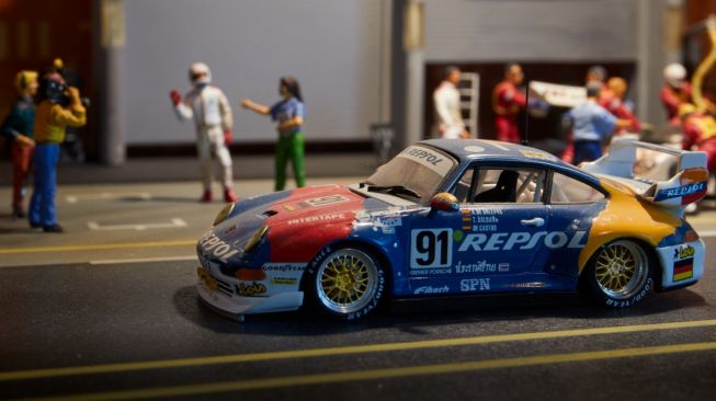 Diorama dibuat Alberto karena saking cintanya dengan Porsche (TopGear)