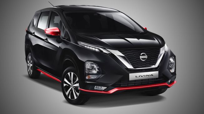 Tampilan haluan Nissan Livina Sporty Package.Dominan hitam dengan aksen merah yang keren [Nissan Indonesia]. 