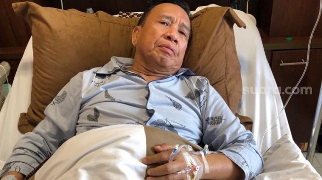 Dedi Gumelar alias Miing Bagito dirawat di sebuah rumah sakit usai menjalani operasi batu empedu. [Herwanto/Suara.com]
