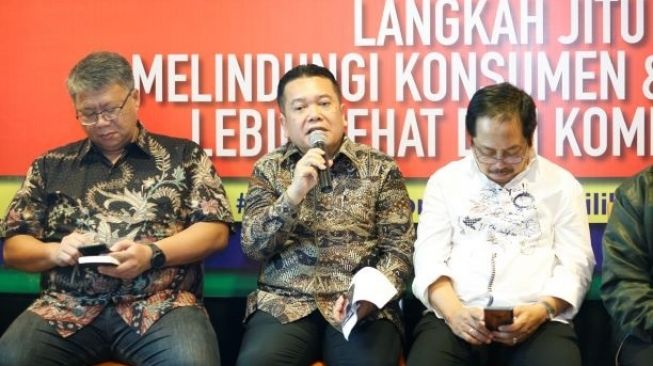 Direktur Pengawasan Barang dan Jasa Kementerian Perdagangan Ojak Manurung (Tengah). [Indonesia Technology Forum]