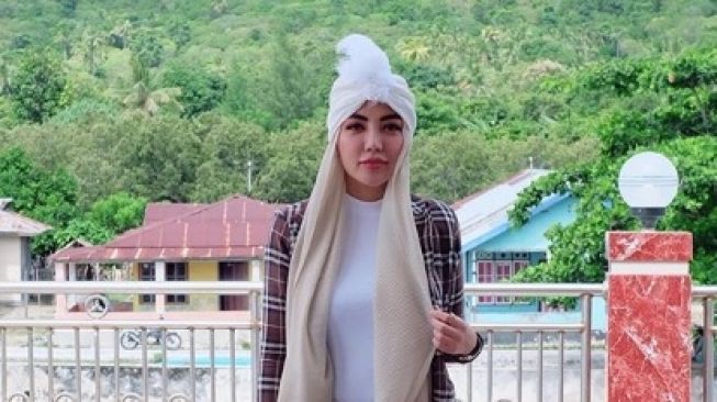 Hijrahnya Dikritik Netizen, Bella Shofie Beri Pembelaan