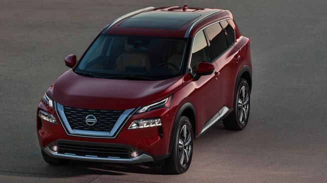 Tampilan warna merah Nissan X-Trail terbaru (CarnandDriver)